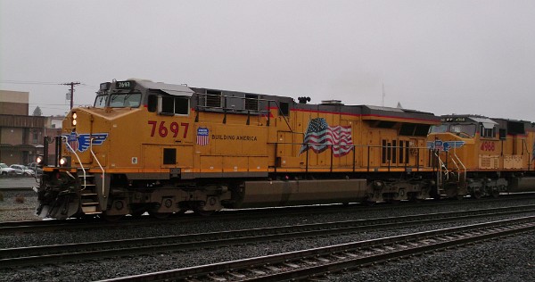 UP7697 (C45ACCTE) - UP4968 (SD70M)