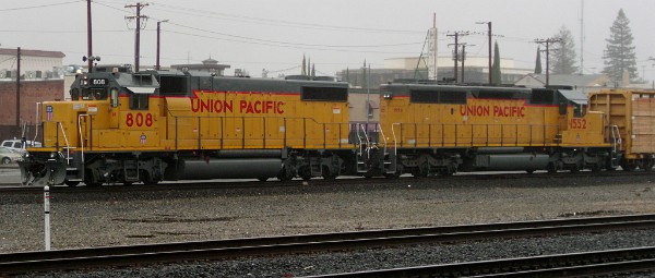 UP808 (GP38-2) - UP1552 (SD40-2)