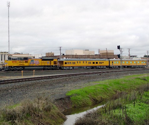 UP8773 (SD70ACe) - UPP140 Stanford - UPP150 Sunset