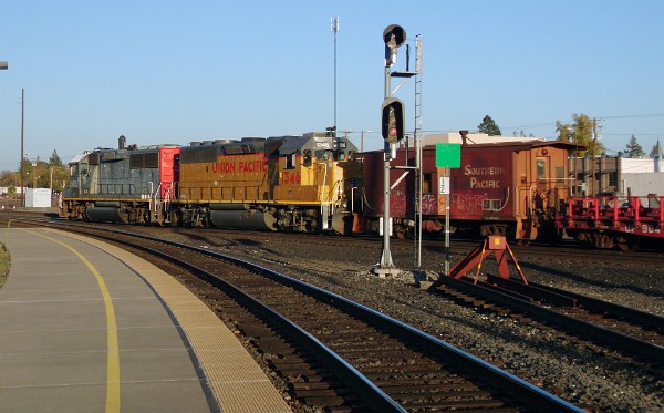 SSW9652 (GP60) - UP1346 (GP40-2) - Caboose SP4704