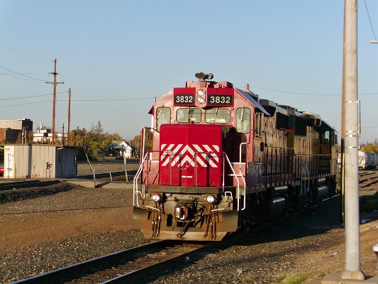 HLCX3832 (GP38-2) - UP1919 (GP60)