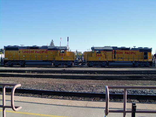 UP587 (GP38-2) - UP566 (GP38-2)