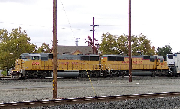 UP2386 (SD60M) - UP2215 (SD60)