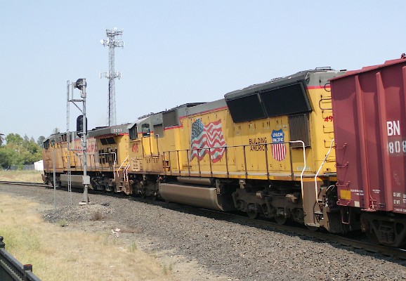 UP4918 (SD70M) - UP7227 (C44AC)