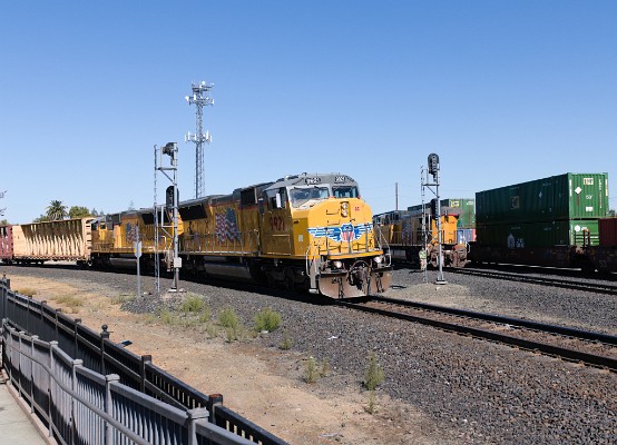 UP9921 (SD59MX) - UP9925 (SD59MX) - UP6148 (C44AC)