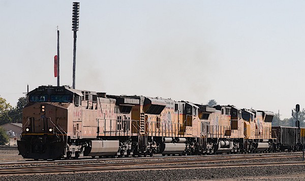 UP6449 (C44AC) - UP3058 (SD70AH)* - UP6358 (C44ACM) - UP9924 (SD59MX)