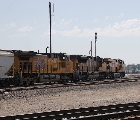 UP7487 (C45ACCTE) - UP8356 (SD70ACe) - UP7232 (C44ACM)