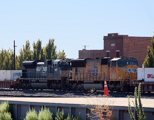 UP4736 (SD70M) - NS1126 (SD70ACe)