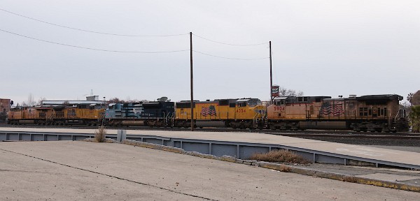 UP7840 (C45ACCTE) - UP6227 (C44AC) - UP1982 (SD70ACe) - UP4354 (SD70M) - UP5904 (C44ACCTE)