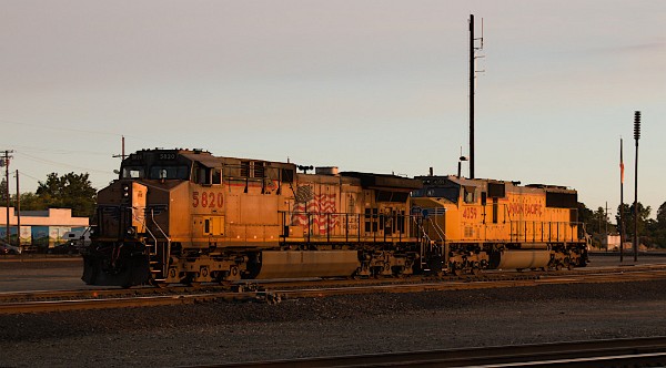 UP5820 (C44ACCTE) - UP4059 (SD70M)