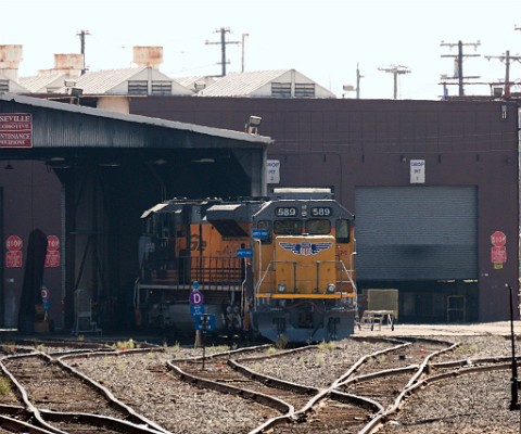 UP1989 (SD70ACe) - UP589 (GP38N)