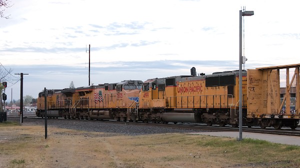 UP6776 (C44AC) - UP7875 (C45ACCTE) - UP4199 (SD70M)