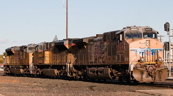 UP6052 (C44ACCTE) - UP9011 (SD70AH) - UP8948 (SD70AH)