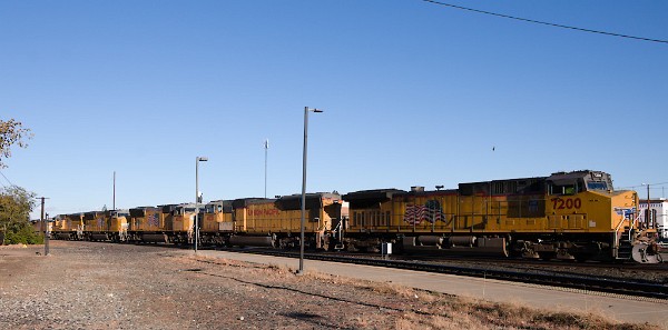 UP9925 (SD59MX) - UP9918 (SD59MX) - UP4875 (SD70M) - UP4851 (SD70M) - UP7200 (C44ACM)