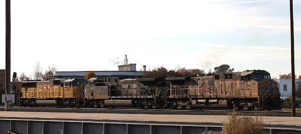 UP5794 (C44ACCTE) - NS4437 (AC44C6M) - UP4598 (SD70M)