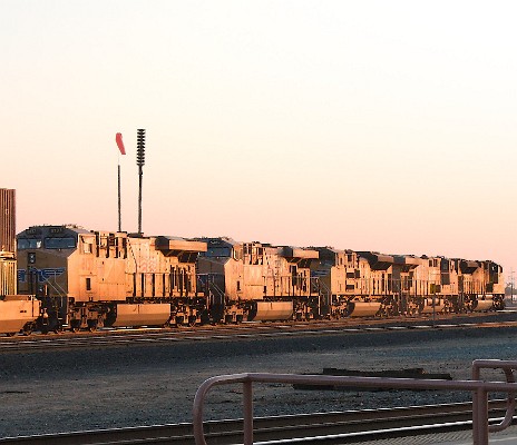 UP8903 (SD70AH) - UP5532 (C45ACCTE) - UP8344 (SD70ACe) - UP5480 (C45ACCTE) - UP8137 (C45AH)