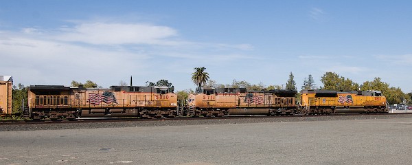 UP8835 (SD70AH) - UP5711 (C44ACCTE) - UP5810 (C44ACCTE)