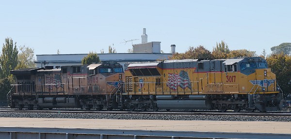 UP3017 (SD70AH)* - UP5985 (C44ACCTE)