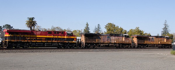 UP7768 (C45ACCTE) - UP5966 (C44ACCTE) - KCSM4762 (ES44AC)