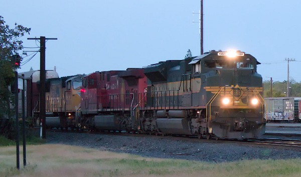 NS1068 (SD70ACe) - CP9782 (AC4400CW) - UP4772 (SD70M)