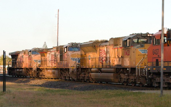 UP8421 (SD70ACe) - UP5673 (C44ACCTE) - UP5404 (C45ACCTE)