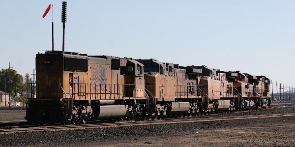 UP6048 (C44ACCTE) - KCSM4135 (SD70ACe) - UP5998 (C44ACCTE) - UP6320 (C44AC) - UP4222 (SD70M)