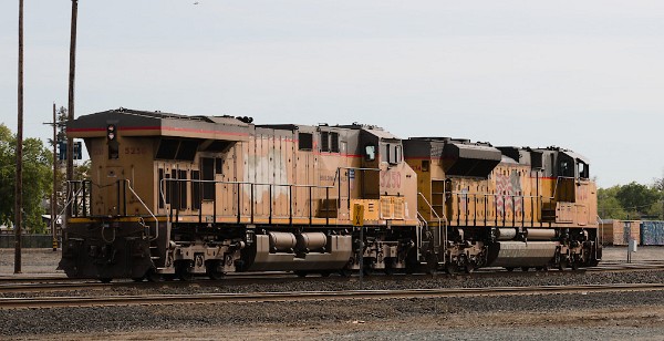 UP9074 (SD70AH) - UP5250 (C45ACCTE)