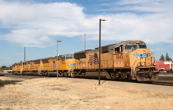 UP4845 (SD70M) - UP9924 (SD59MX) - UP9923 (SD59MX) - UP1456 (GP40-2)