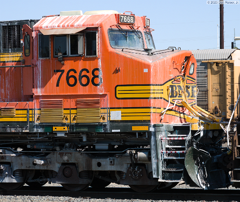 BNSF7668 (ES44DC)