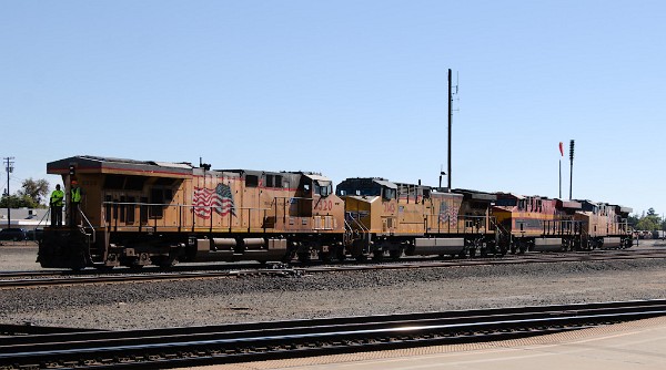 UP5320 (C45ACCTE) - UP7143 (C44ACM) - KCS4825 (ES44AC) - UP5418 (C45ACCTE)