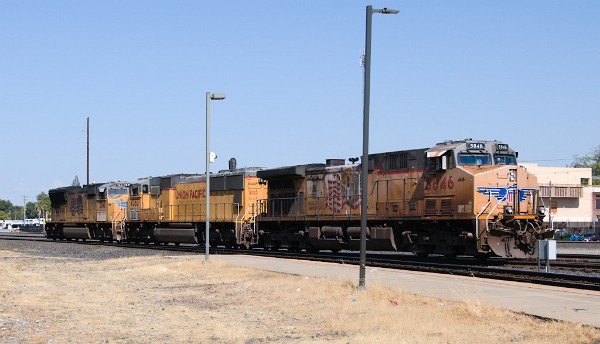 UP5846 (C44ACCTE) - UP4363 (SD70M) - UP3841 (SD70M)