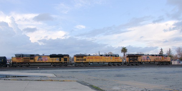 UP2657 (C45AH) - UP6460 (C44ACM) - UP8893 (SD70AH)