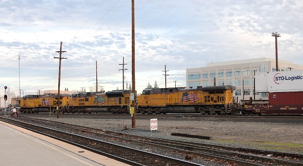 UP6389 (C44AC) - UP9057 (SD70AH) - UP6311 (C44AC)