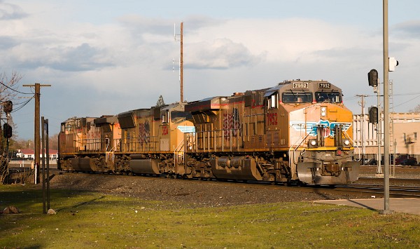 UP7952 (C45ACCTE) - UP3834 (SD70M) - UP5738 (C44ACCTE)