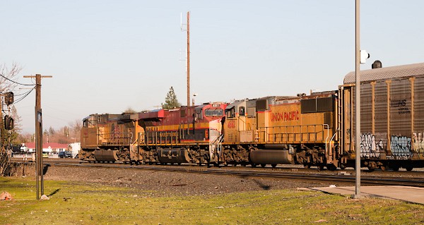 UP6325 (C44AC) - KCSM4891 (ES44AC) - UP4662 (SD70M)