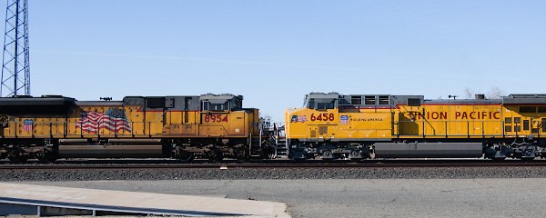 UP6458 (C44ACM) - UP8954 (SD70AH)