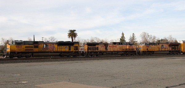 UP8833 (SD70AH) - UP5702 (C44ACCTE) - UP2579 (C45AH)