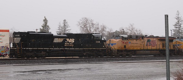 UP7424 (C45ACCTE) - NS1008 (SD70ACe)