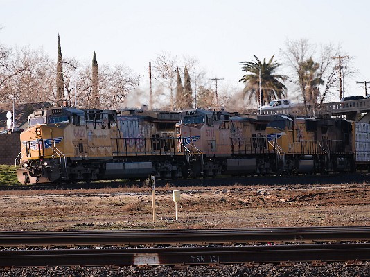 UP6422 (C44ACM) - UP5799 (C44ACCTE) - UP4361 (SD70M) - UP7008 (C44ACCTE)