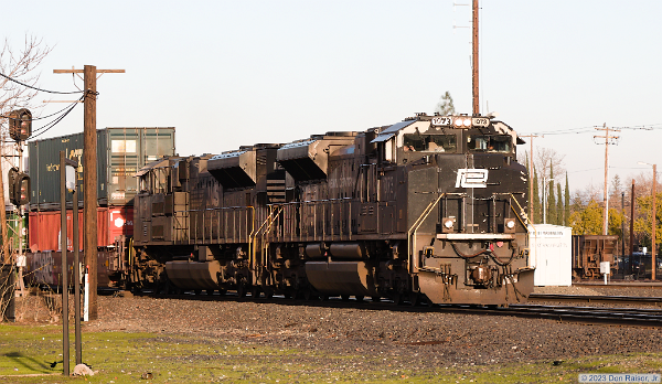 NS1073 (SD70ACe) - NS1121 (SD70ACe)