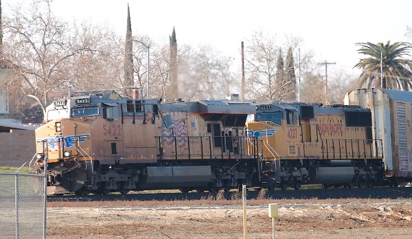 UP5422 (C45ACCTE) - UP4227 (SD70M)