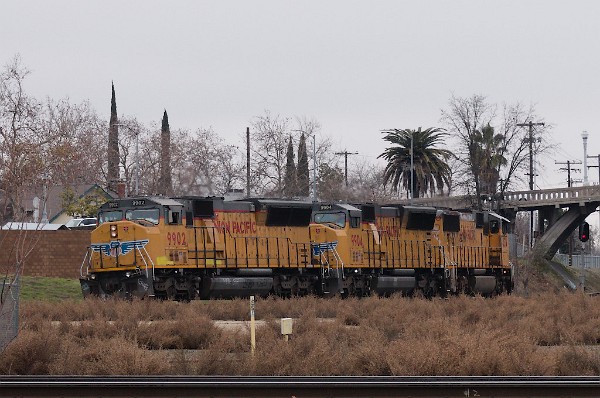 UP4574 (SD70M) - UP9904 (SD59MX) - UP9902 (SD59MX)