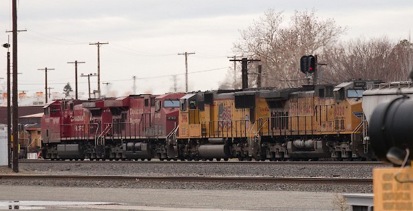 CP8155 (AC4400CWM) - CP8762 (ES44AC) - UP3969 (SD70M) - UP6320 (C44AC)