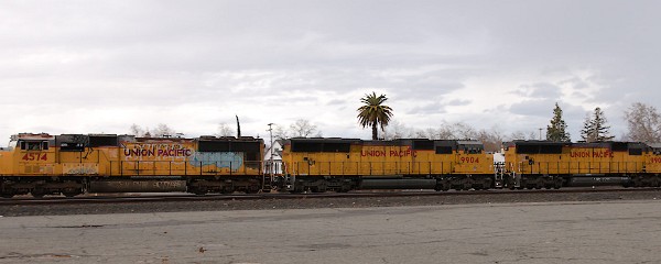 UP9902 (SD59MX) - UP9904 (SD59MX) - UP4574 (SD70M)