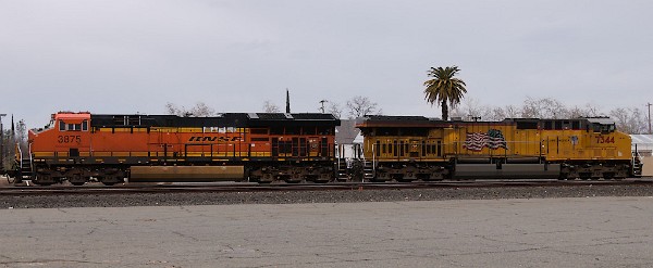 UP7344 (C44ACM) - BNSF3875 (ET44C4)