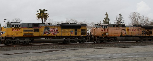 UP8646 (SD70ACe) - UP6518 (C44AC)