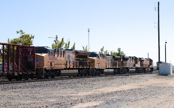 UP8210 (C45AH) - UP8617 (SD70ACe) - UP6653 (C44AC) - UP2638 (C45AH)