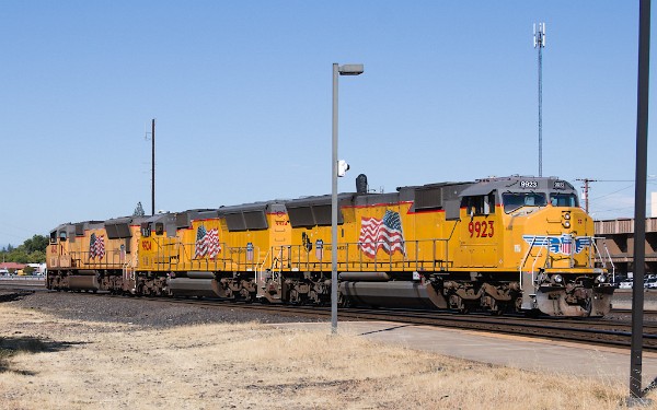 UP4845 (SD70M) - UP9924 (SD59MX) - UP9923 (SD59MX)