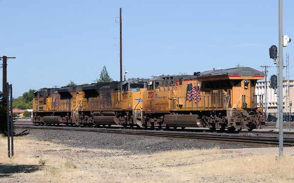 UP8753 (SD70ACe) - UP8919 (SD70AH) - UP2737 (C45AH)