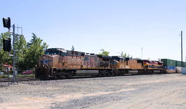 UP5901 (C44ACCTE) - UP4090 (SD70M) - KCS4040 (SD70ACe)